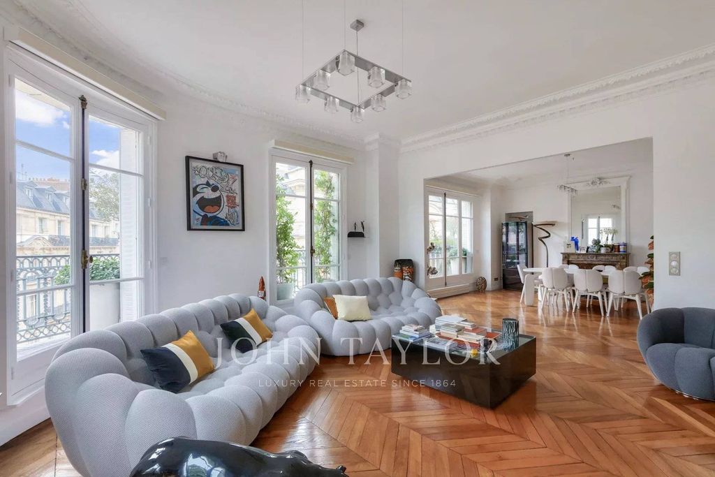 3 bedrooms Apartment in Paris, France No. 127948