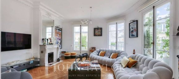 3 bedrooms Apartment in Paris, France No. 127948 5