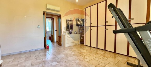 3 rooms Apartment in Castelvetro Piacentino, Italy No. 229480 9