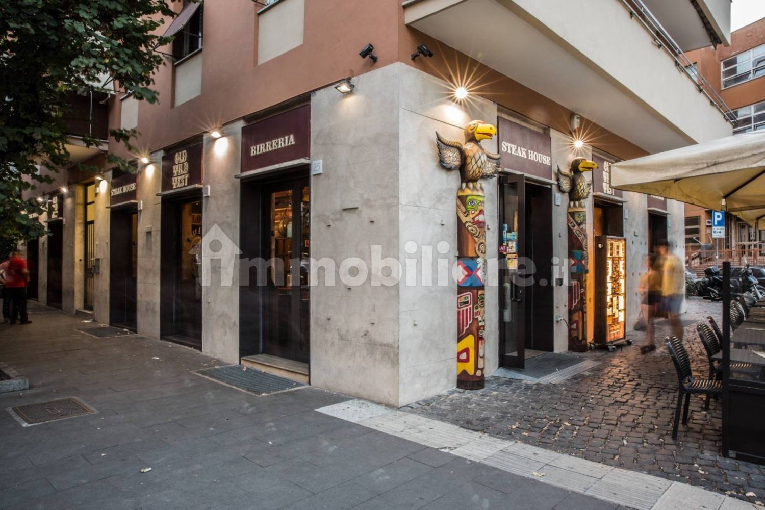 5غرفة عقار تجاري في Rome, Italy رقم 50116