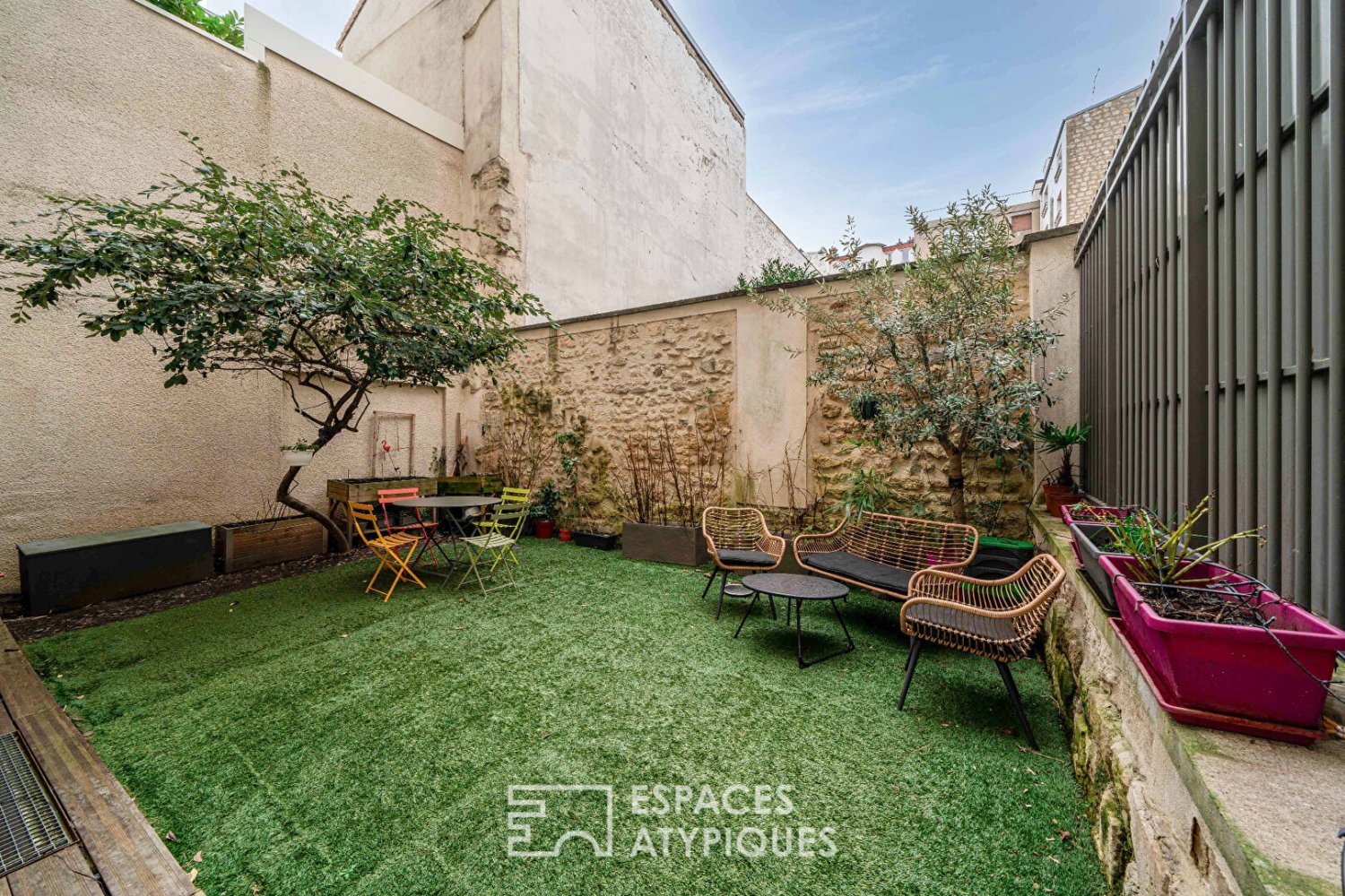 2 bedrooms Apartment in Paris, France No. 168070