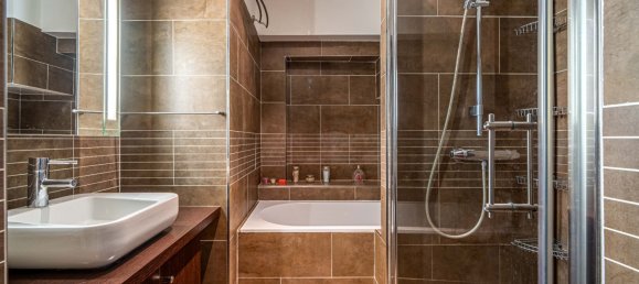 2 bedrooms Apartment in Paris, France No. 168070 10