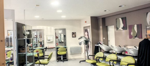 Garage à Châtillon-Coligny, France No. 212277 4