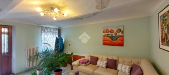 3 bedrooms House in Asti, Italy No. 118251 2