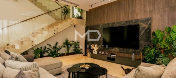 Villa de 4 dormitorios en Yas Island, UAE No. 47643 4