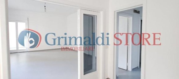 6 rooms Apartment in Lecce, Italy No. 121739 4