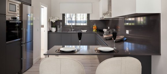 4 bedrooms Townhouse in San Roque, Spain No. 2930 16