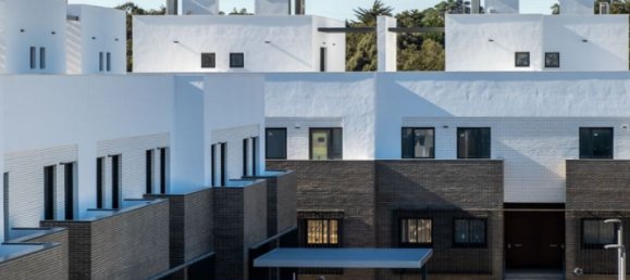 4 bedrooms Townhouse in San Roque, Spain No. 2930 2