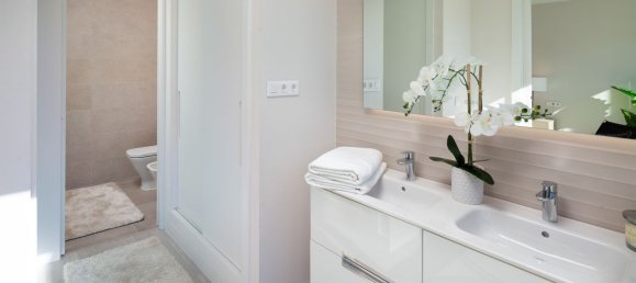 4 bedrooms Townhouse in San Roque, Spain No. 2930 7