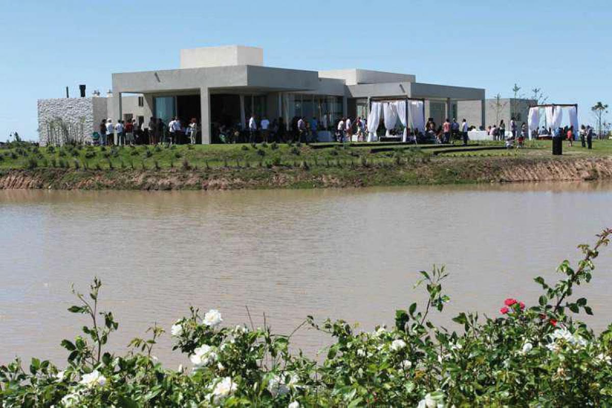  قطعة أرض في Ezeiza, Argentina رقم 45994