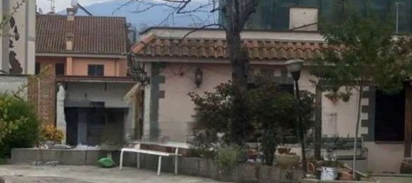 3 rooms Apartment in Rome, Italy No. 189084 2