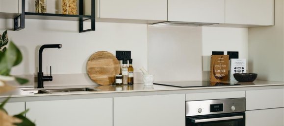 Studio in Watford, United Kingdom No. 6827 9