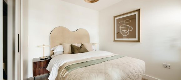 Studio in Watford, United Kingdom No. 6827 11