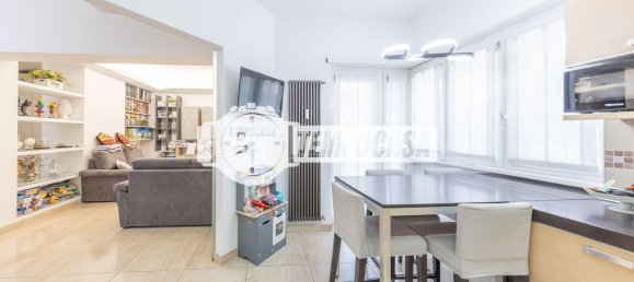 4 bedrooms Apartment in Rome, Italy No. 325102 3