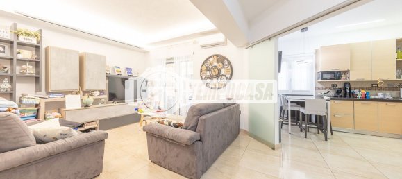 4 bedrooms Apartment in Rome, Italy No. 325102 6