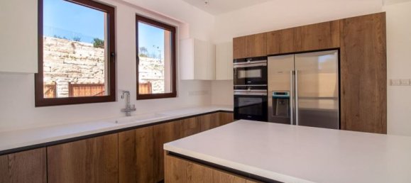 4 dormitorios villa en venta en Paphos, Cyprus № 14532 3