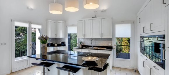 5 bedrooms Villa in Mougins, France No. 1713 11