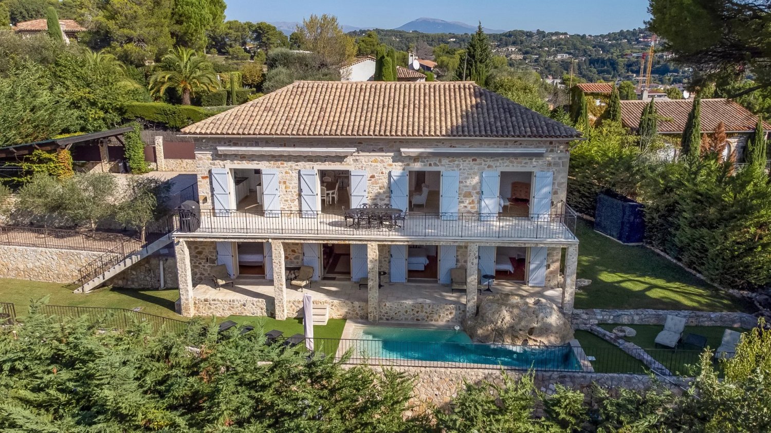 5 bedrooms Villa in Mougins, France No. 1713