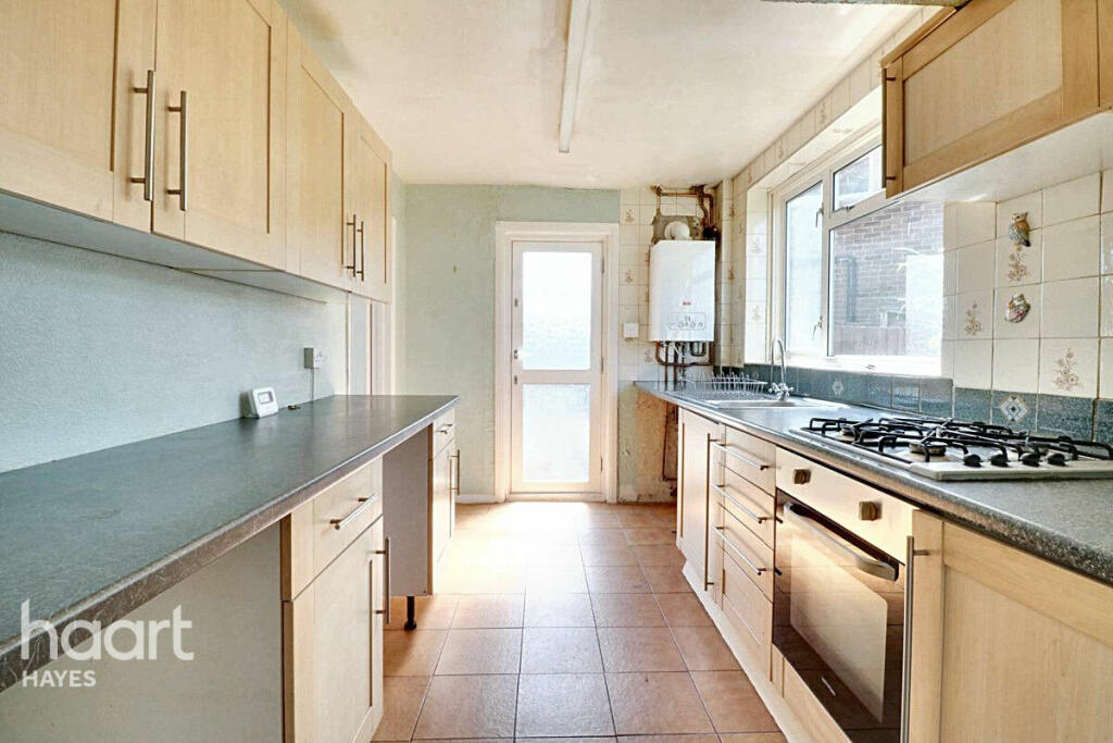 3 bedrooms House in Hayes, United Kingdom No. 5079