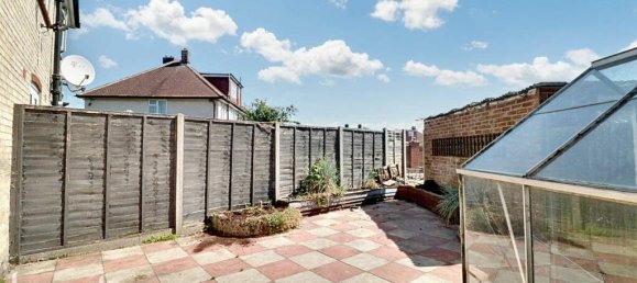 3 bedrooms House in Hayes, United Kingdom No. 5079 17