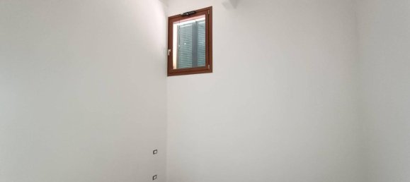4 rooms House in Scandicci, Italy No. 112132 7