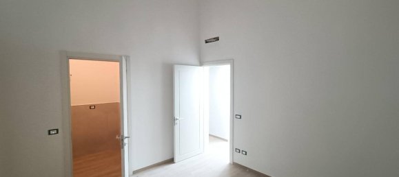 4 rooms House in Scandicci, Italy No. 112132 6