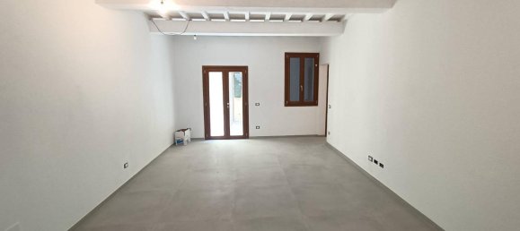 4 rooms House in Scandicci, Italy No. 112132 3