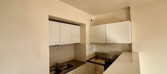 1 bedroom Apartment in Courbevoie, France No. 125666 5