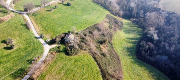 Дом с 8 комнатами в Монтефельчино, Италия № 143784 2