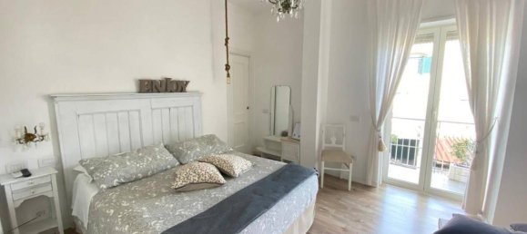 Дом с 5 комнатами в Помпеи, Италия № 158670 21