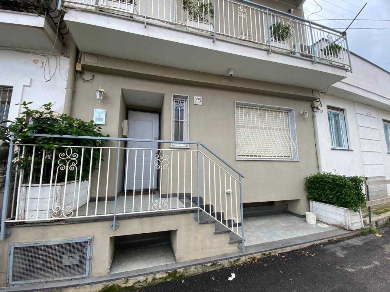 Дом с 5 комнатами в Помпеи, Италия № 158670