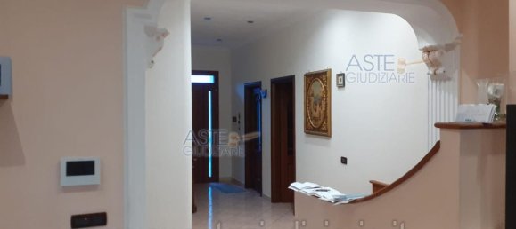 8-Zimmer Wohnung in Taranto, Italy, Nr. 35478 3