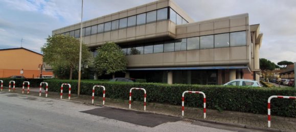 271m² Warehouse in Viareggio, Italy No. 376345 2