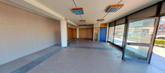 271m² Warehouse in Viareggio, Italy No. 376345 5