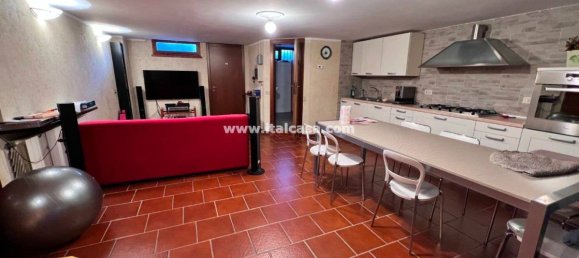 6 bedrooms Villa in Curtatone, Italy No. 353790 3