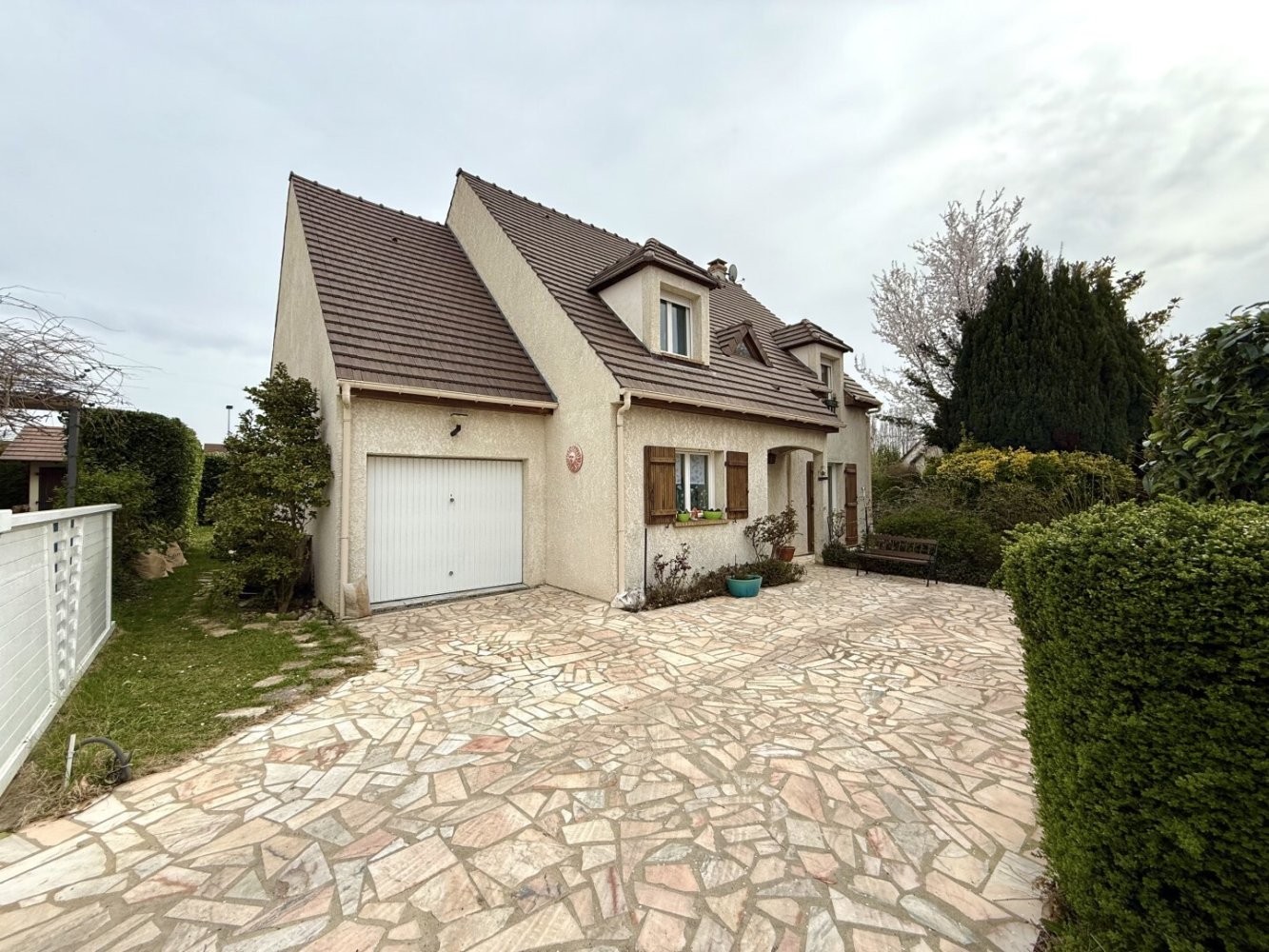 5 bedrooms Villa in Saint-Remy-les-Chevreuse, France No. 198355