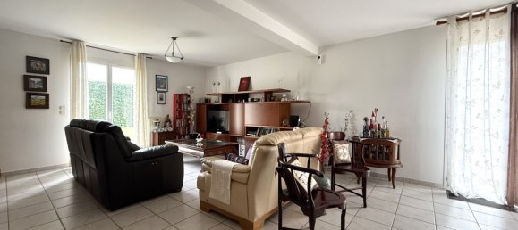 5 bedrooms Villa in Saint-Remy-les-Chevreuse, France No. 198355 10