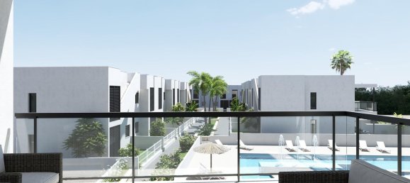 Bungalow de 3 dormitorios en Torre de la Horadada, Spain No. 6635 3