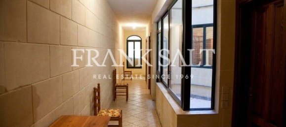 3 bedrooms Apartment in Victoria, Malta No. 988 4