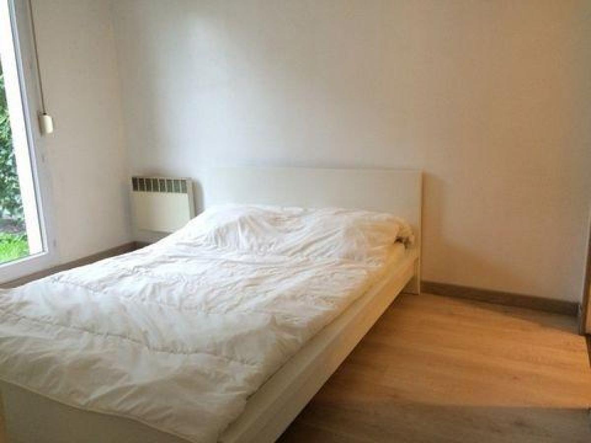 Studio in the Condo in Guyancourt, France No. 31220