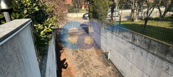 3 bedrooms Villa in Peschiera Borromeo, Italy No. 20926 32