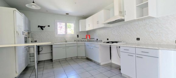 5 bedrooms House in Gironde, France No. 277841 3