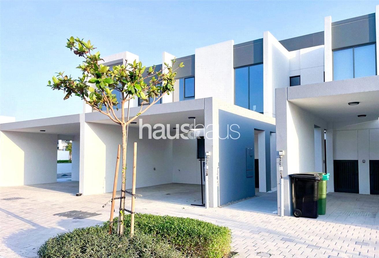 Villa T3 em Dubai Land, UAE N.º 100053