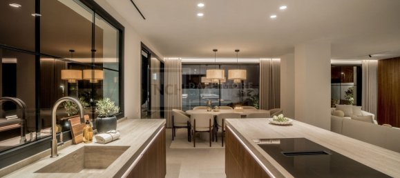 5 bedrooms Townhouse in Marbella, Spain No. 53602 19