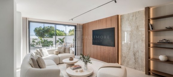 5 bedrooms Townhouse in Marbella, Spain No. 53602 4