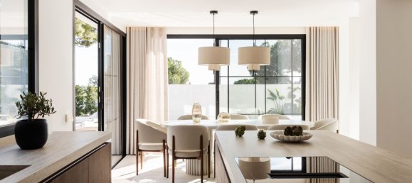 5 bedrooms Townhouse in Marbella, Spain No. 53602 3