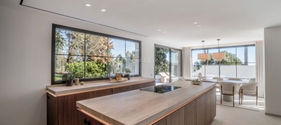 5 bedrooms Townhouse in Marbella, Spain No. 53602 6