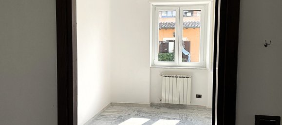 4 bedrooms Apartment in Rome, Italy No. 377714 17