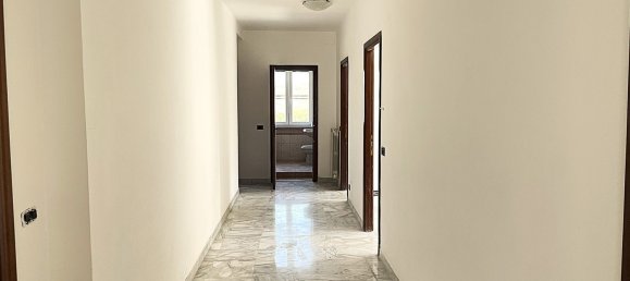 4 bedrooms Apartment in Rome, Italy No. 377714 13