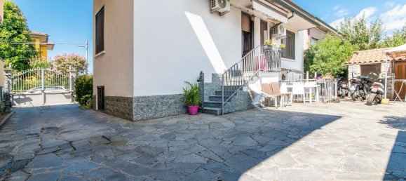 3 rooms Villa in Canegrate, Italy No. 305232 3